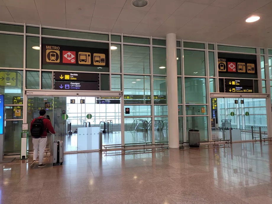 Указания за стигане до метрото от Терминал 1