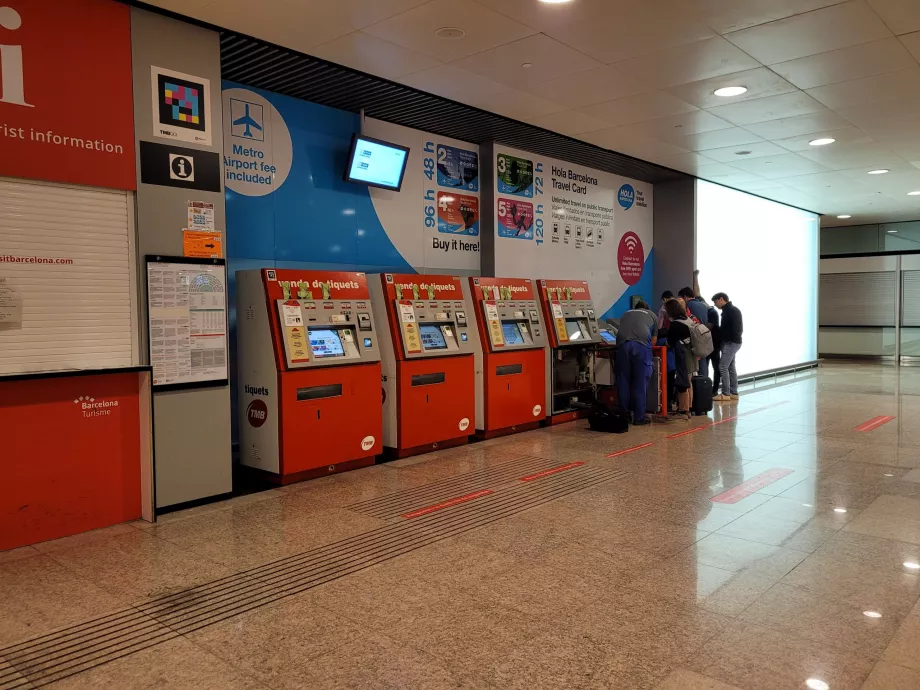 Автомати за билети на входа на метрото