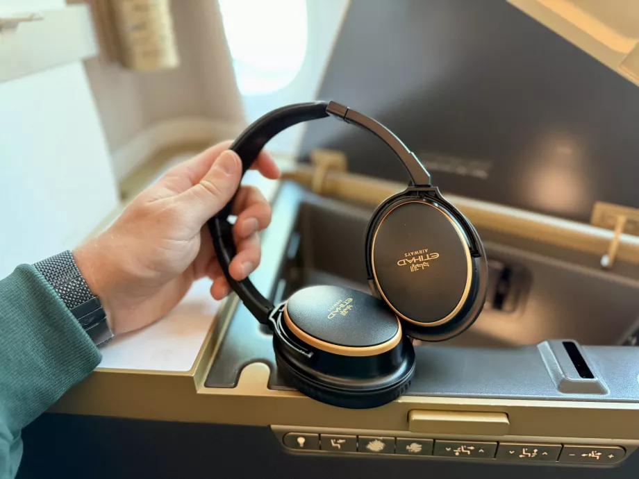 Телефони Etihad за бизнес пътници