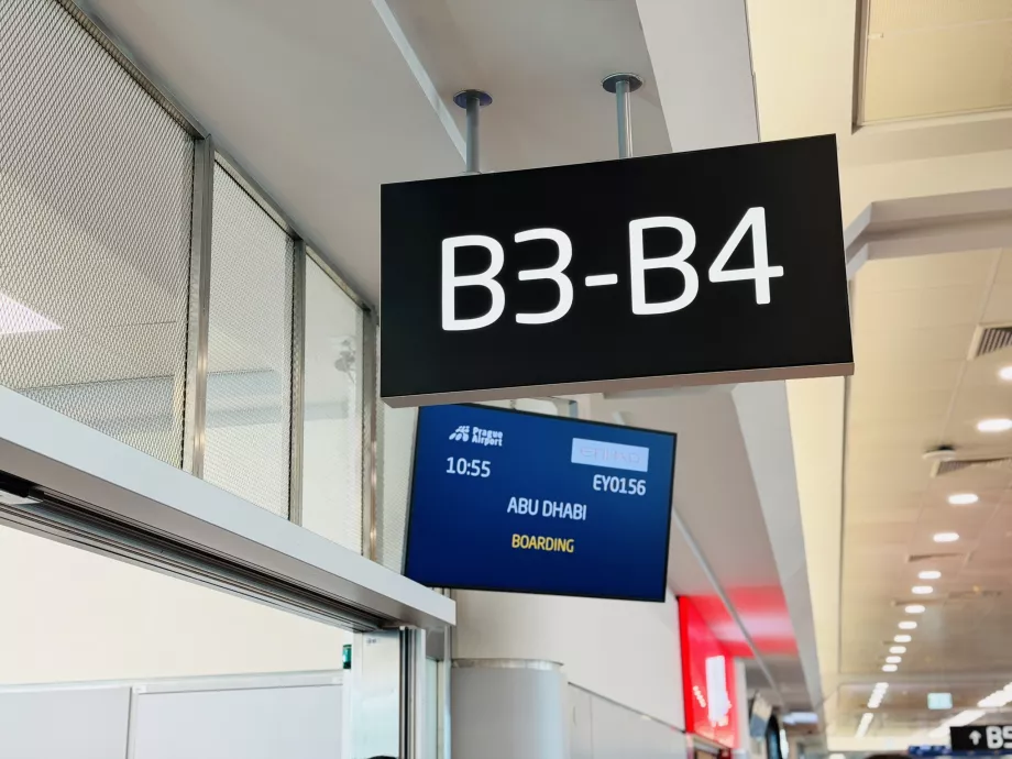 Изход за качване на полет EY156