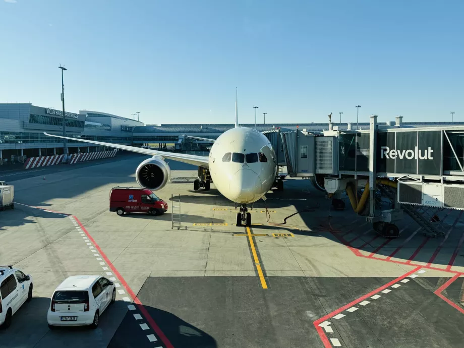 Боинг 787-9 с регистрация A6-BNF