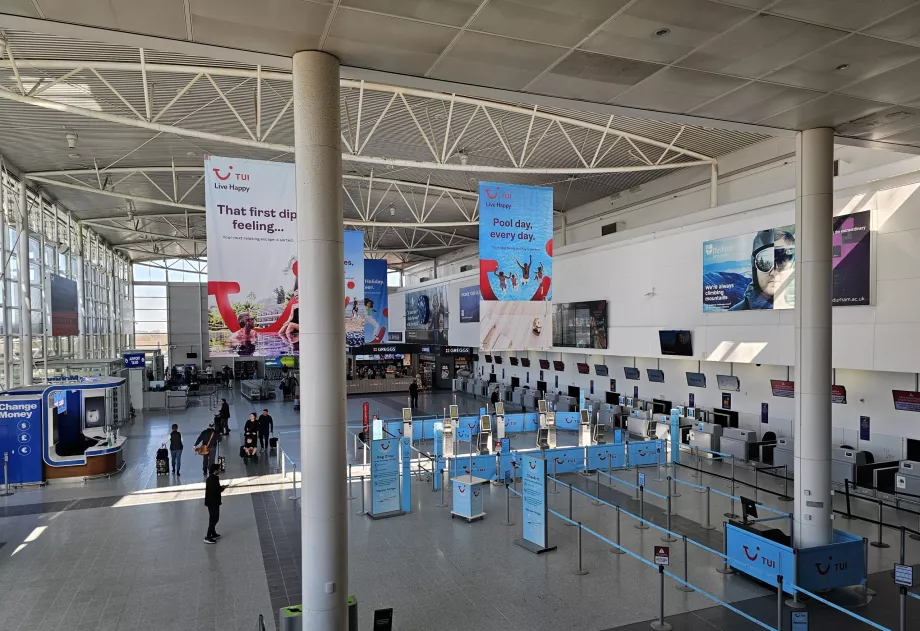 Зала за заминаващи, летище NCL Airport