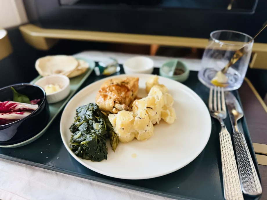 Пилешко превъзходно с ньоки и спанак