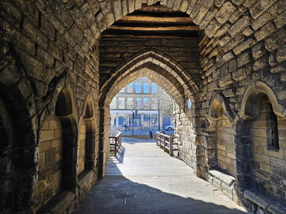 Замъкът Нюкасъл, Black Gate