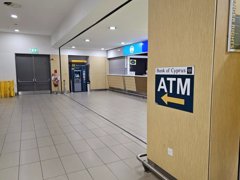 Удобен банкомат на Bank of Cyprus