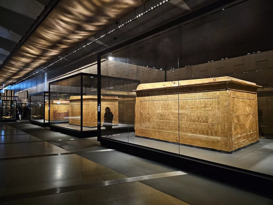 Гробници в главните галерии