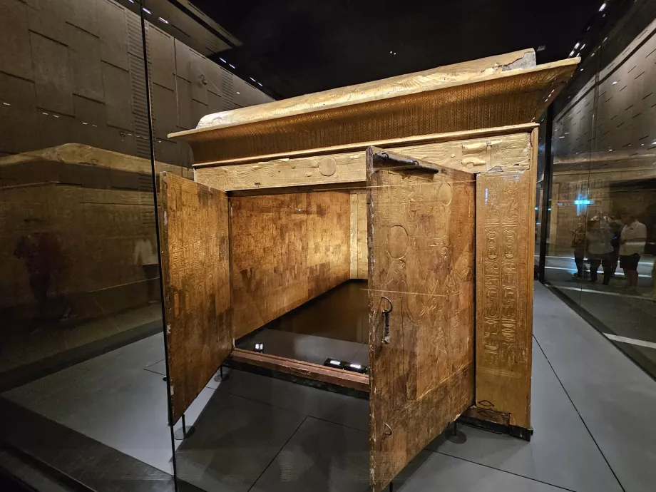 Гробници в главните галерии