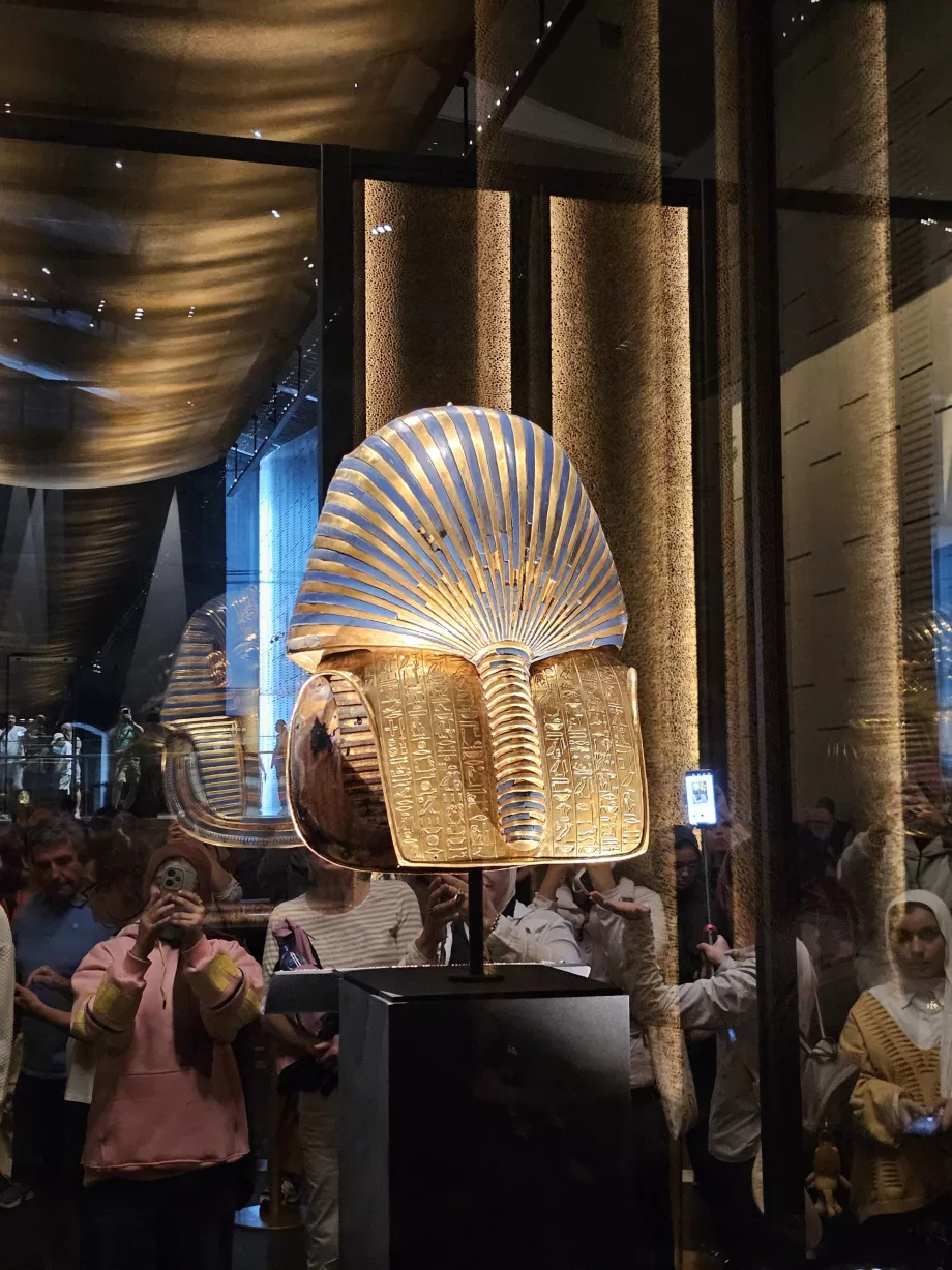 Маската на Тутанкамон