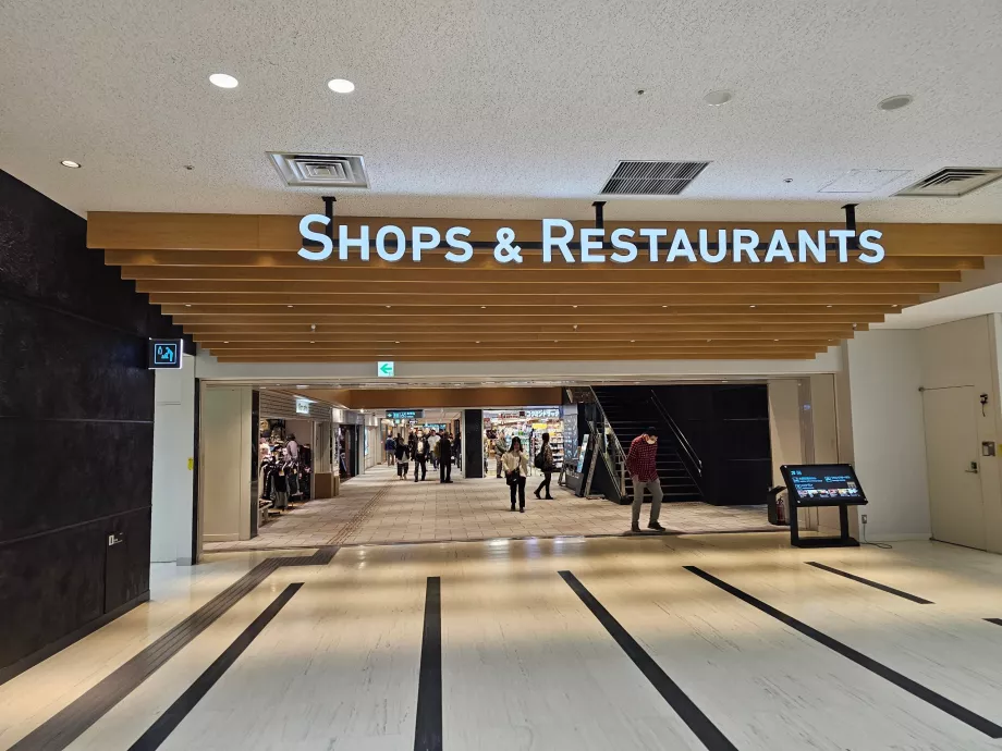 Магазини и ресторанти в обществената зона