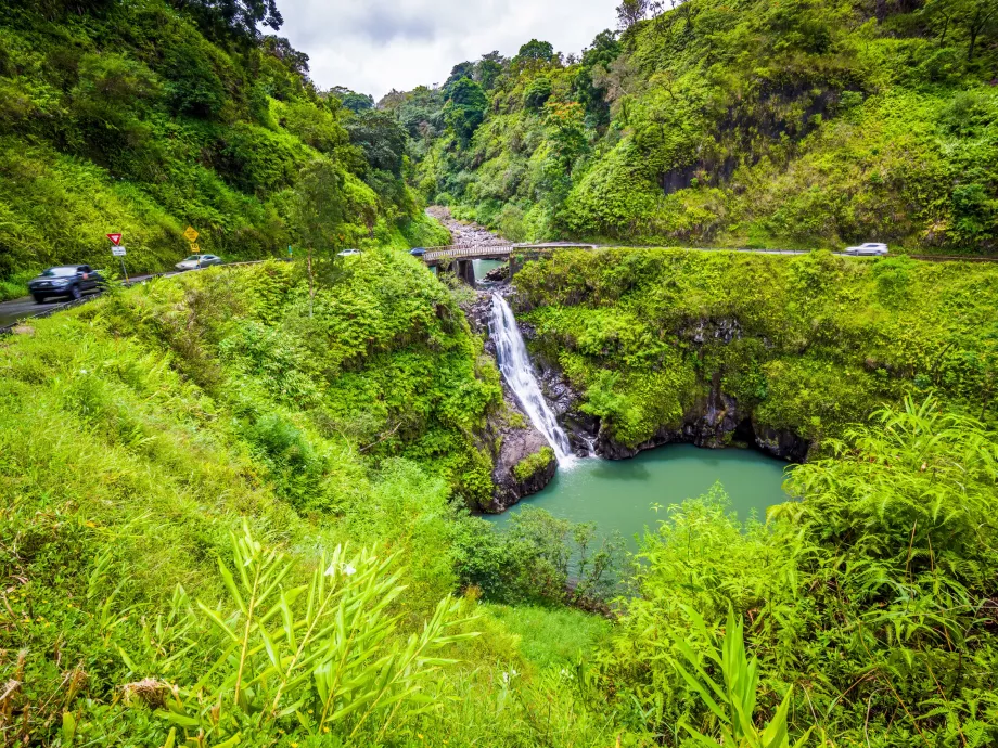 Водопад на Hana Hwy
