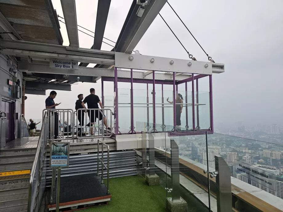 Стъклена кутия Menara