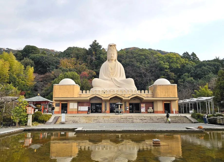 Храмът Ryozen Kannon