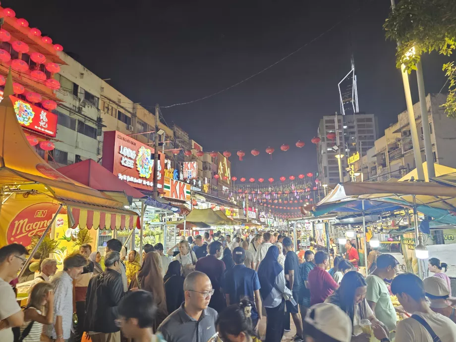 Претъпкана нощ Jalan Alor