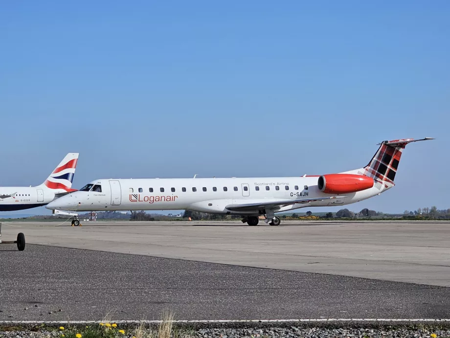 Embraer 145 на летище Inverness Airport