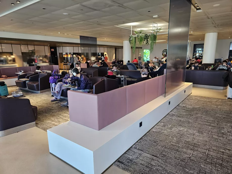 Обща среда на Aspire Lounge