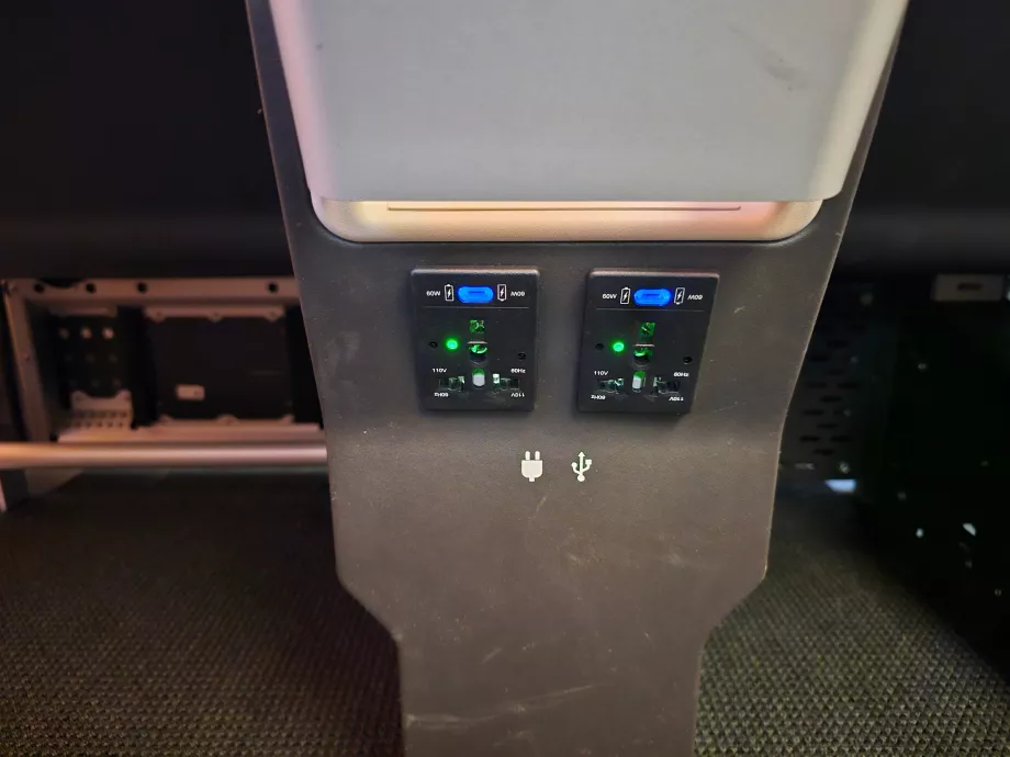 Универсално гнездо и портове USB-C