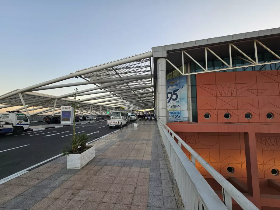 Терминал 3 на летище Cairo Airport