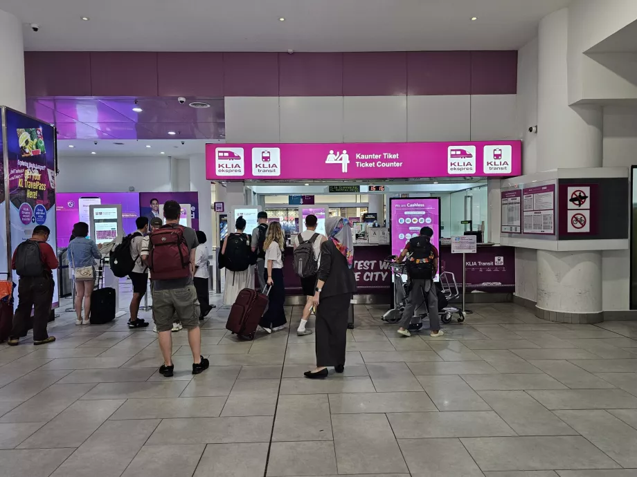 Билетни каси, влакове KLIA