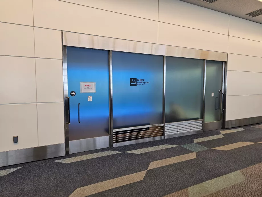 Стаи за пушачи в транзитната зона