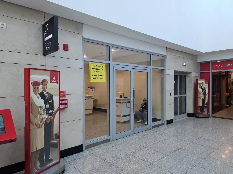 Помещение за пушачи, транзитна секция, терминал 2