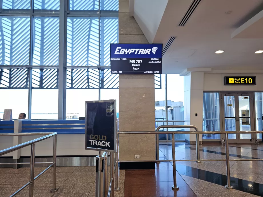 Качване на борда на самолета за Мюнхен