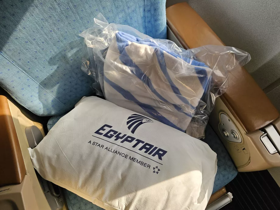 Възглавница и одеяло