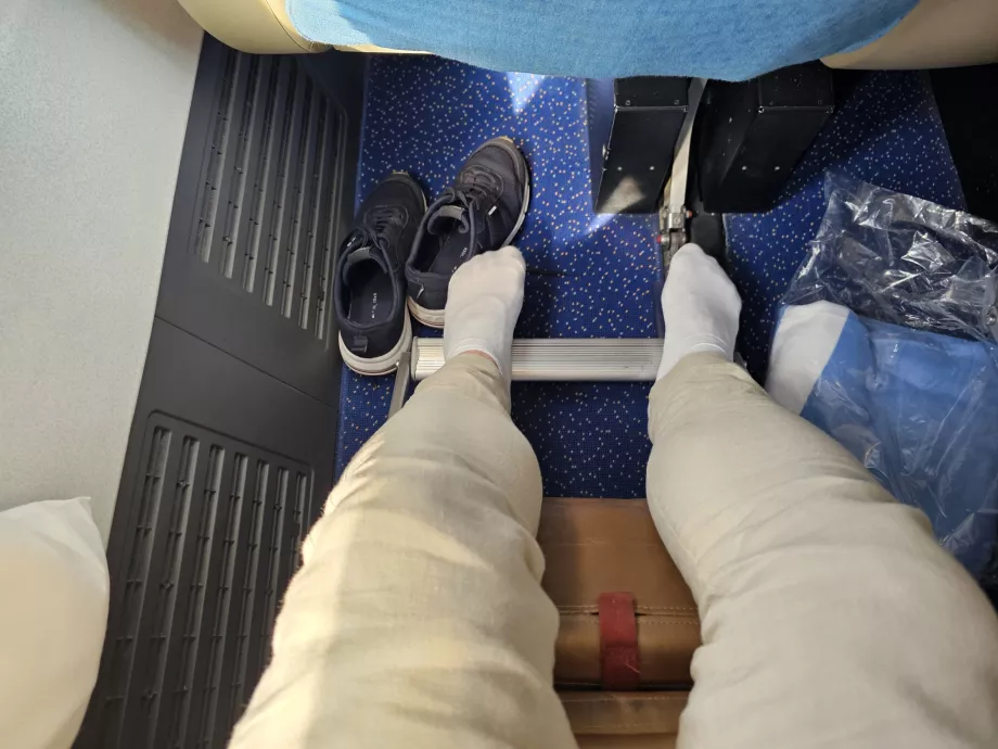 Табуретка за крака