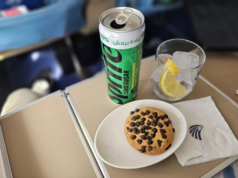 Първа закуска веднага след излитането