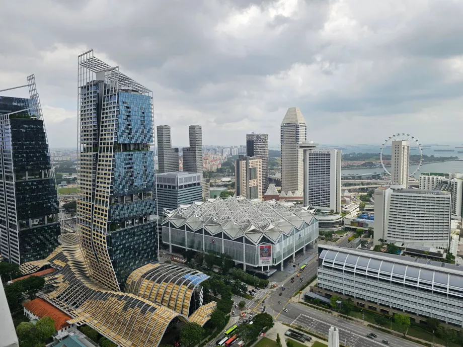 Изглед от балкона към другата страна