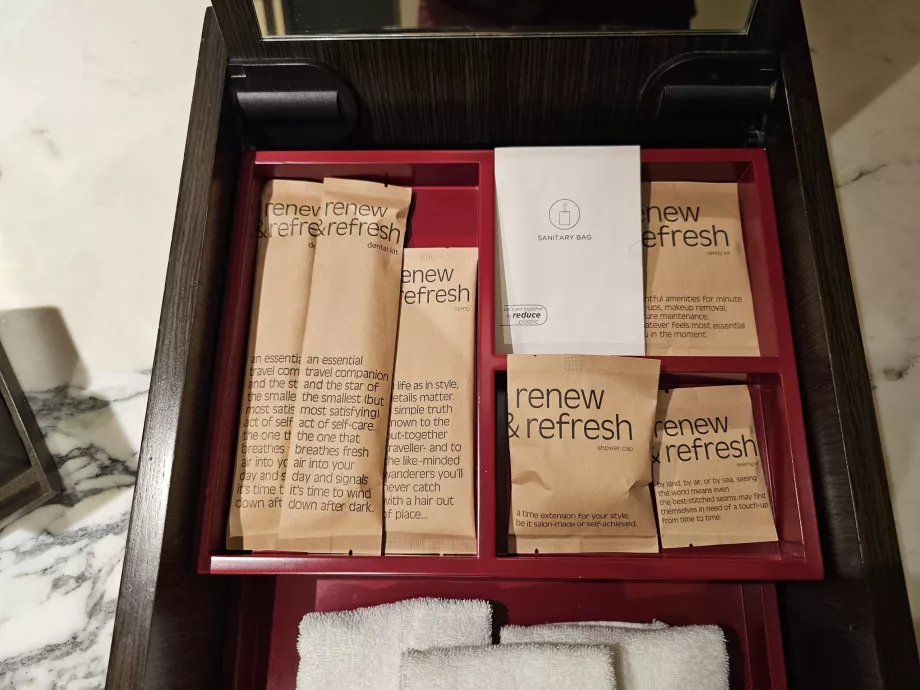 Комплект принадлежности в банята