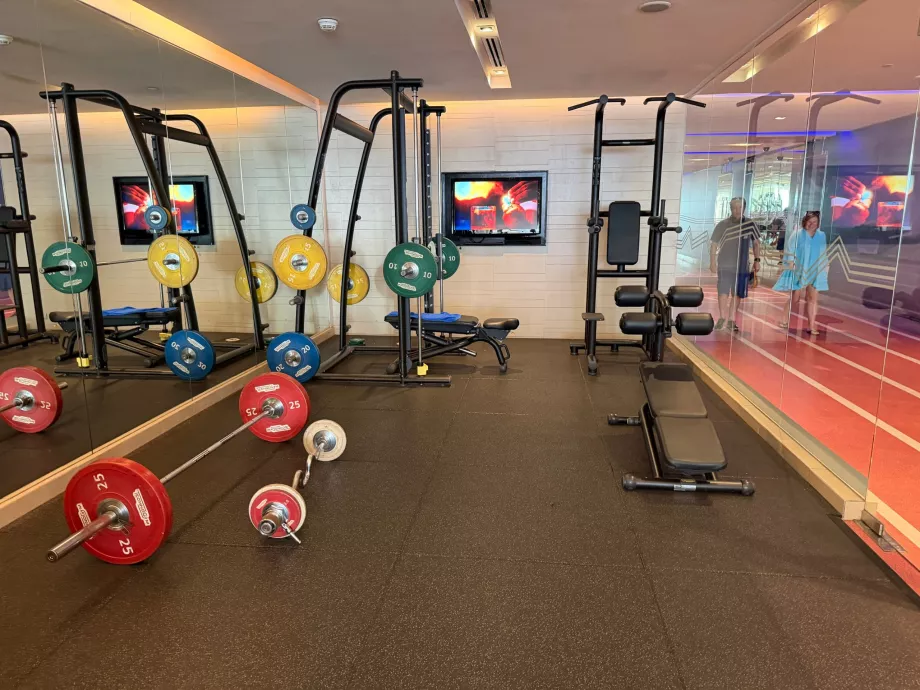 Фитнес център