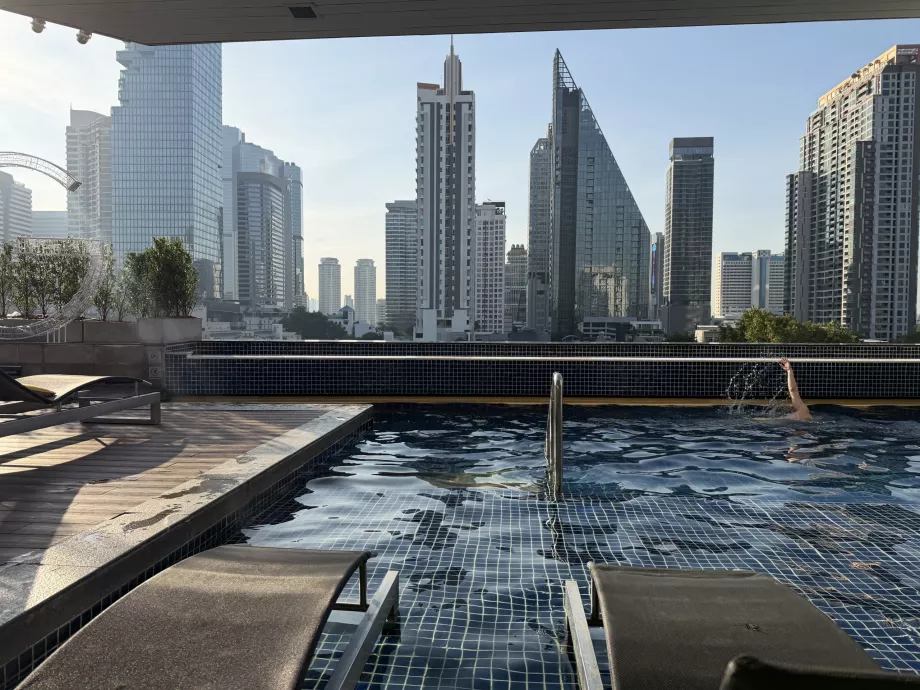 Плувен басейн в хотела