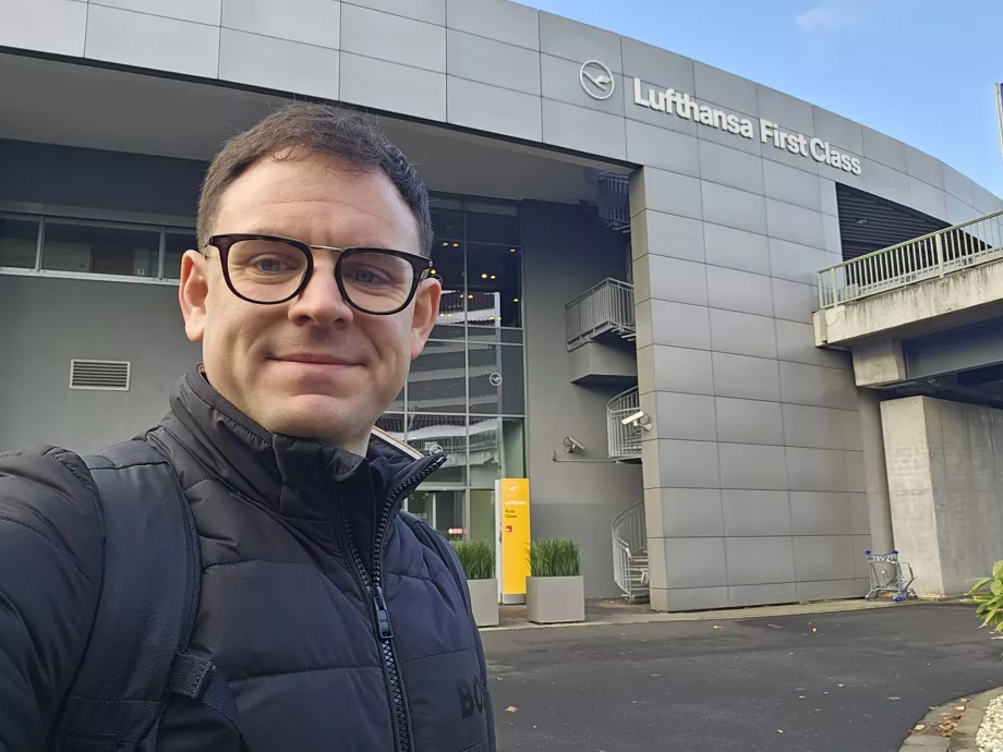 Аз преди терминала на първа класа