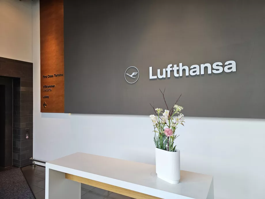 Входно фоайе на терминала за първа класа