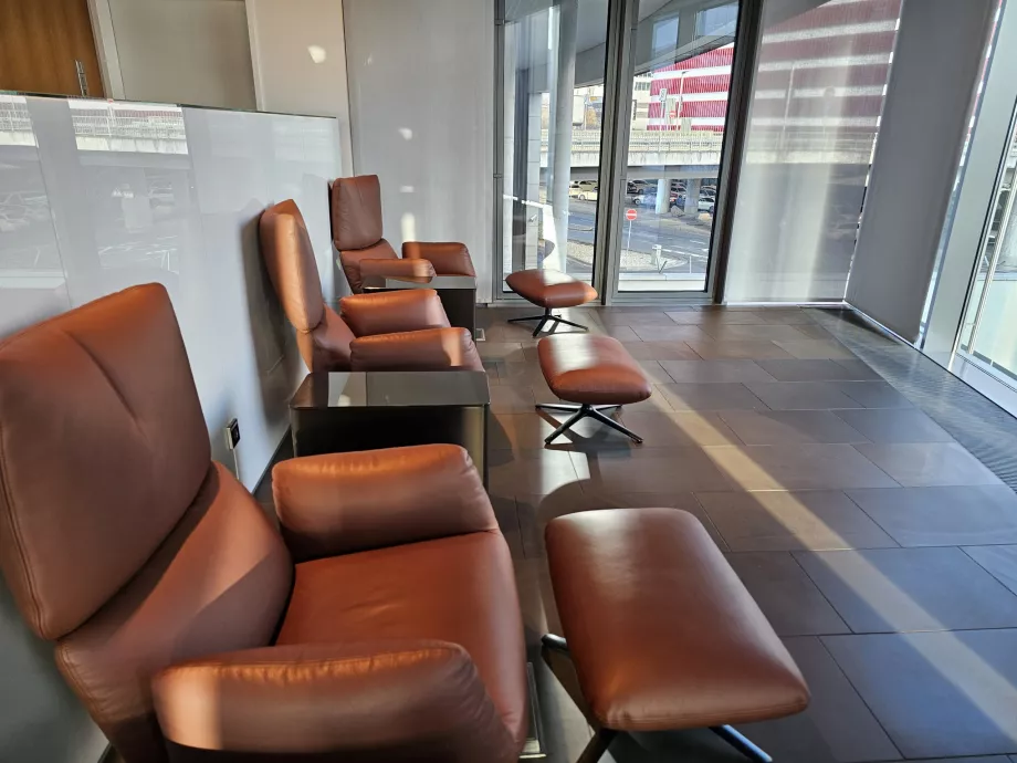 Обстановка в салона - удобни седалки