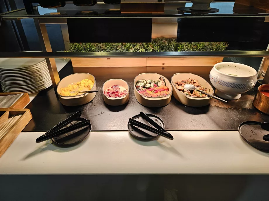 Бюфет - оферта за топла закуска