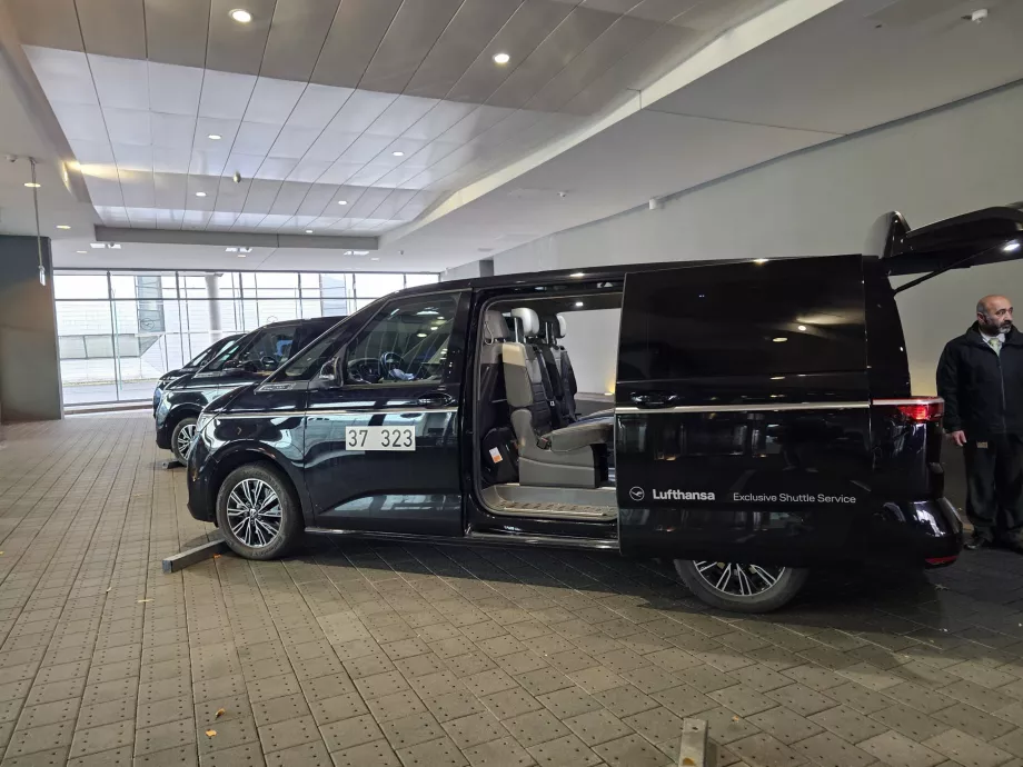 Трансфер с лимузина до самолета