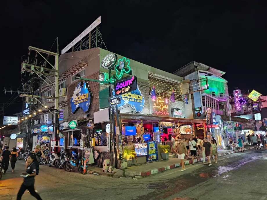 Нощен Чауенг