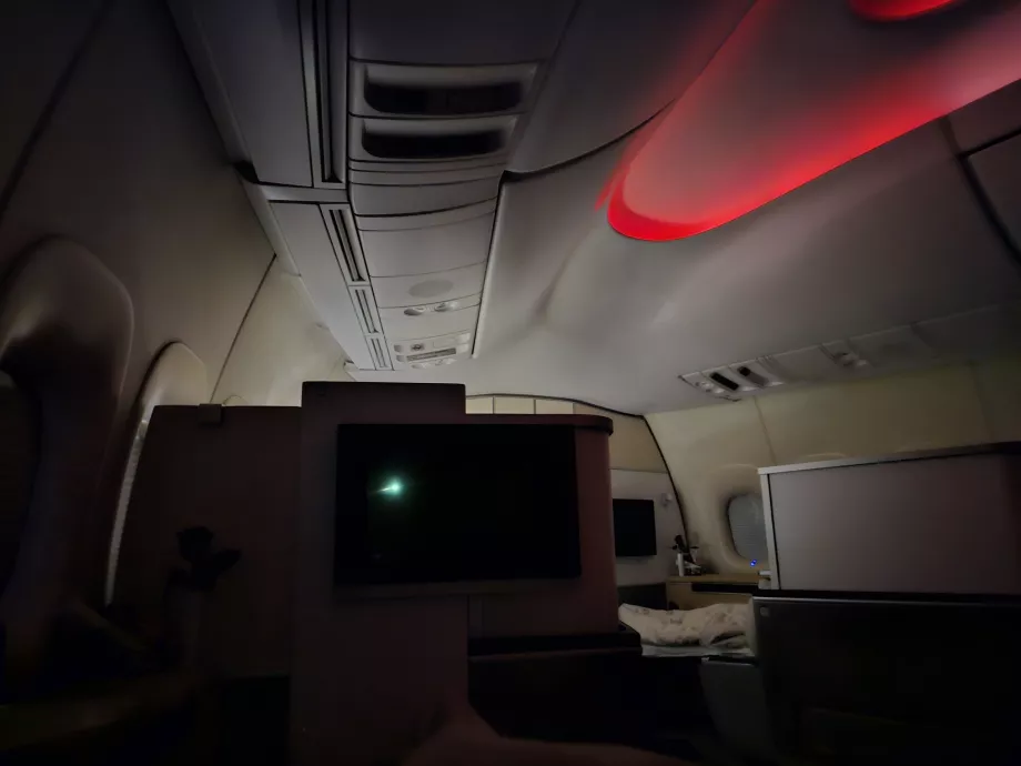 Лампата на пътника на реда пред мен