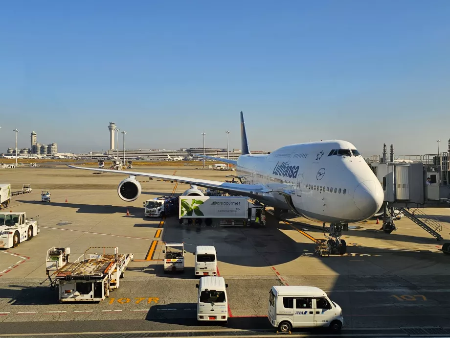 Боинг 747-8 на летище Haneda Airport