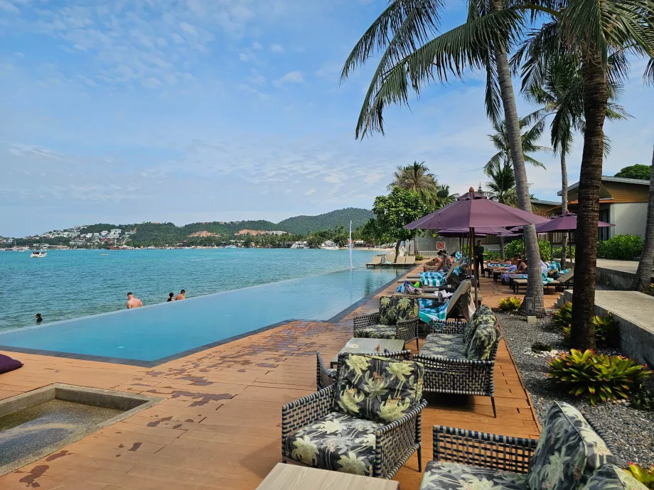 Tropicana Club на плажа Bangrak