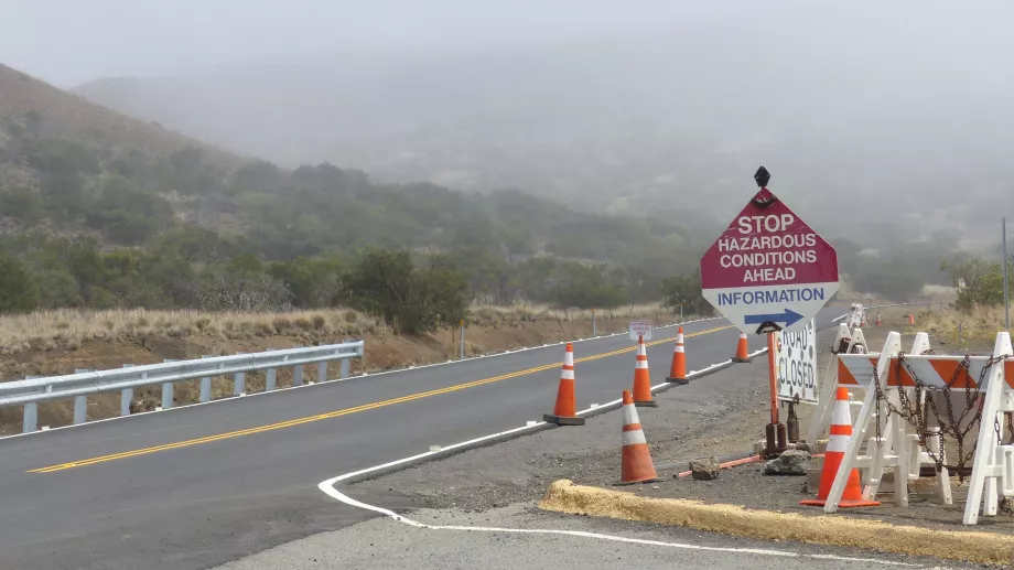 Информационна табела в началото на Mauna Kea Road
