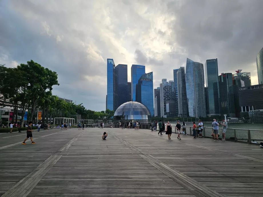 Променада през MBS