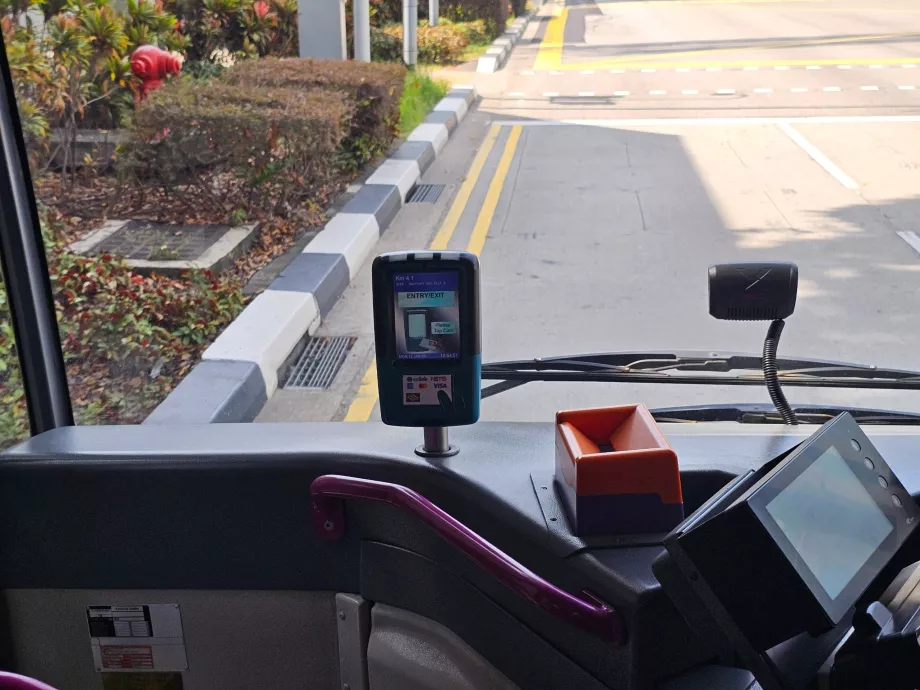 Плащане с карта в автобуса