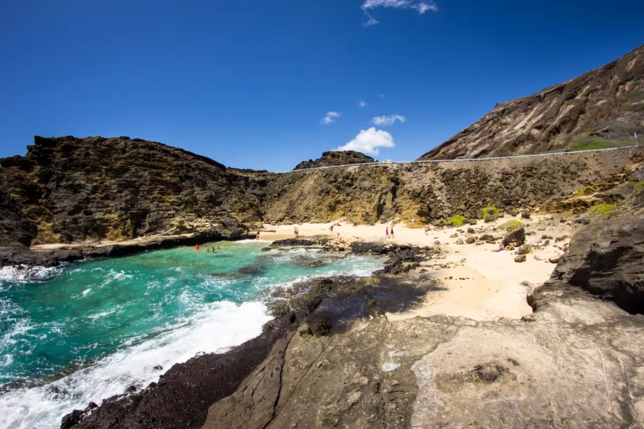 Залив Halona Cove