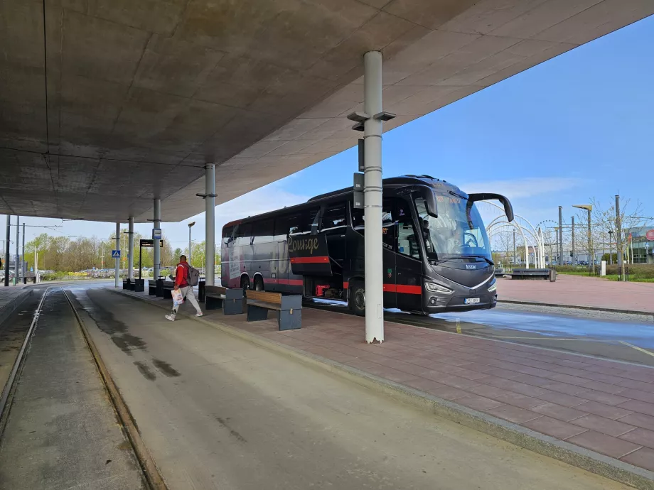 Автобусна спирка за дълги разстояния