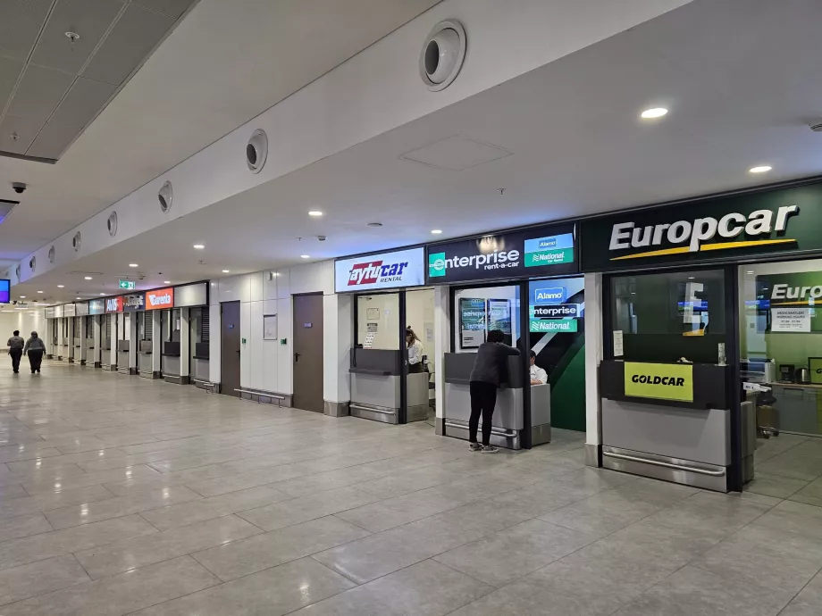 Гишета за коли под наем в Терминал 2