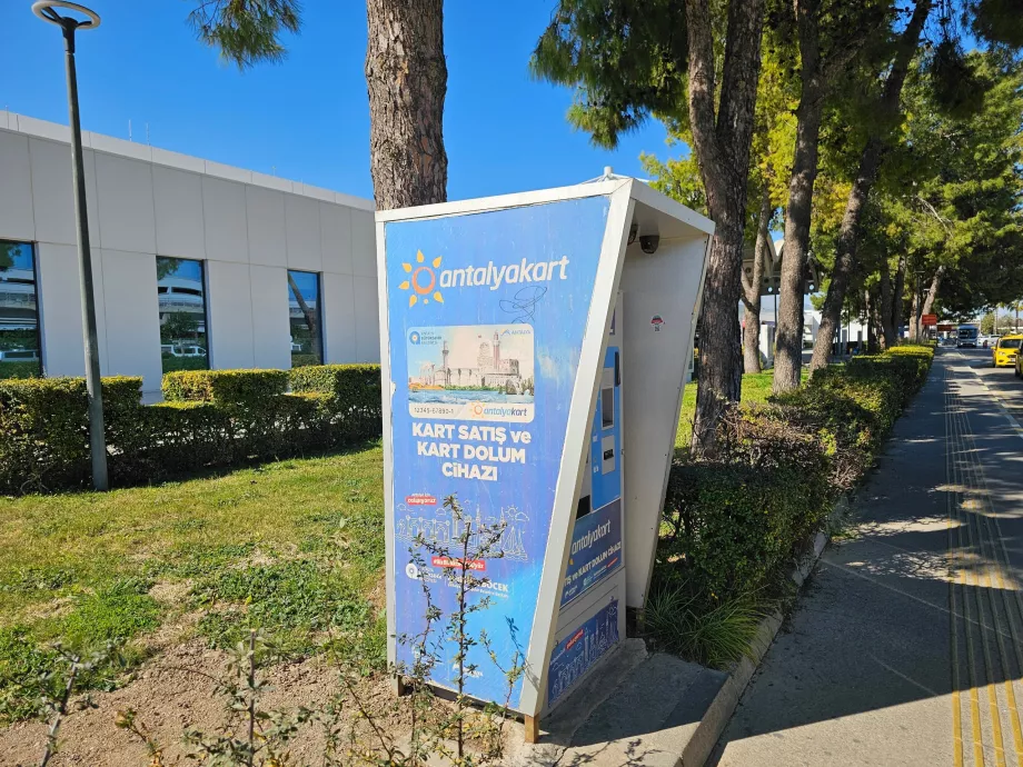 AntalyaKart вендинг машина точно извън терминал 1