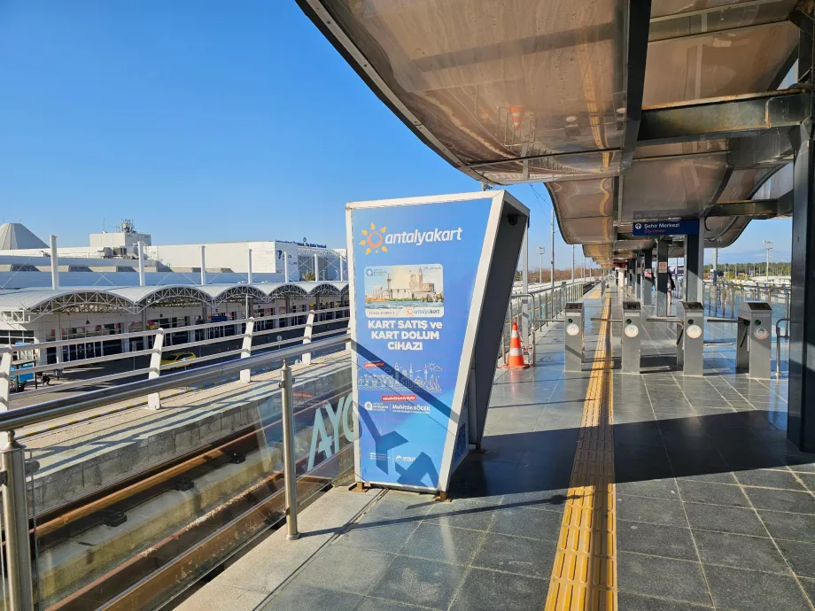 Автомат за билети на трамвайната спирка