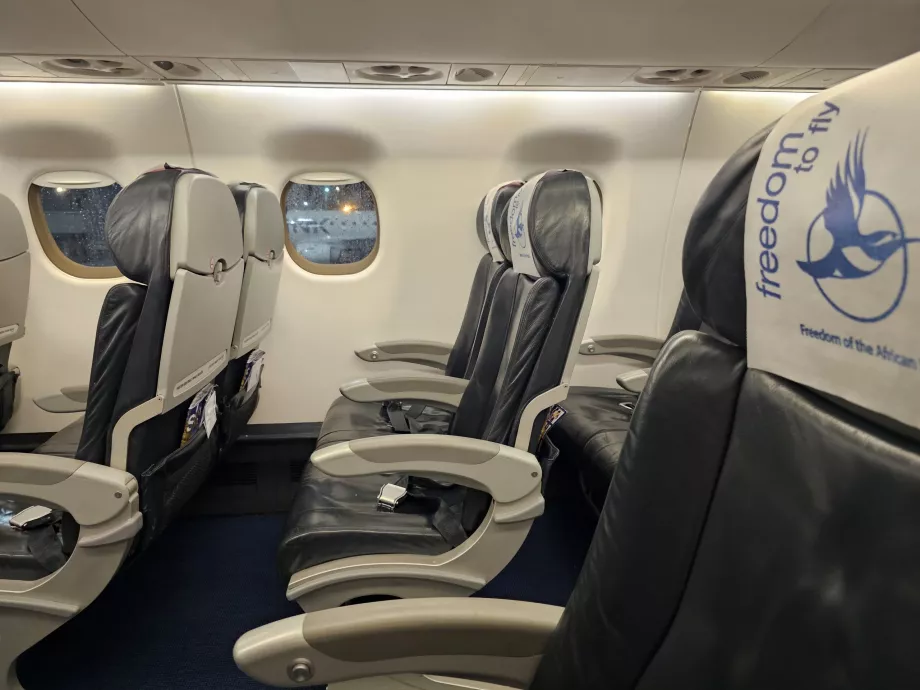 Седалки, Embraer 190